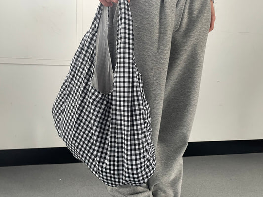 the bailey crescent bag